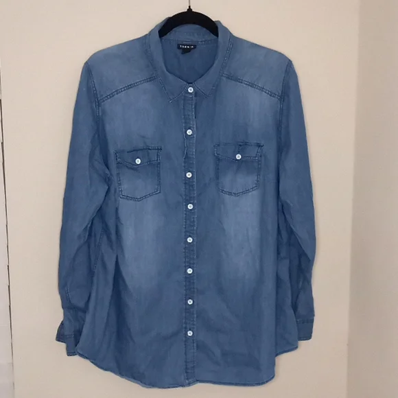 Torrid medium wash denim button-up shirt - Picture 12 of 14